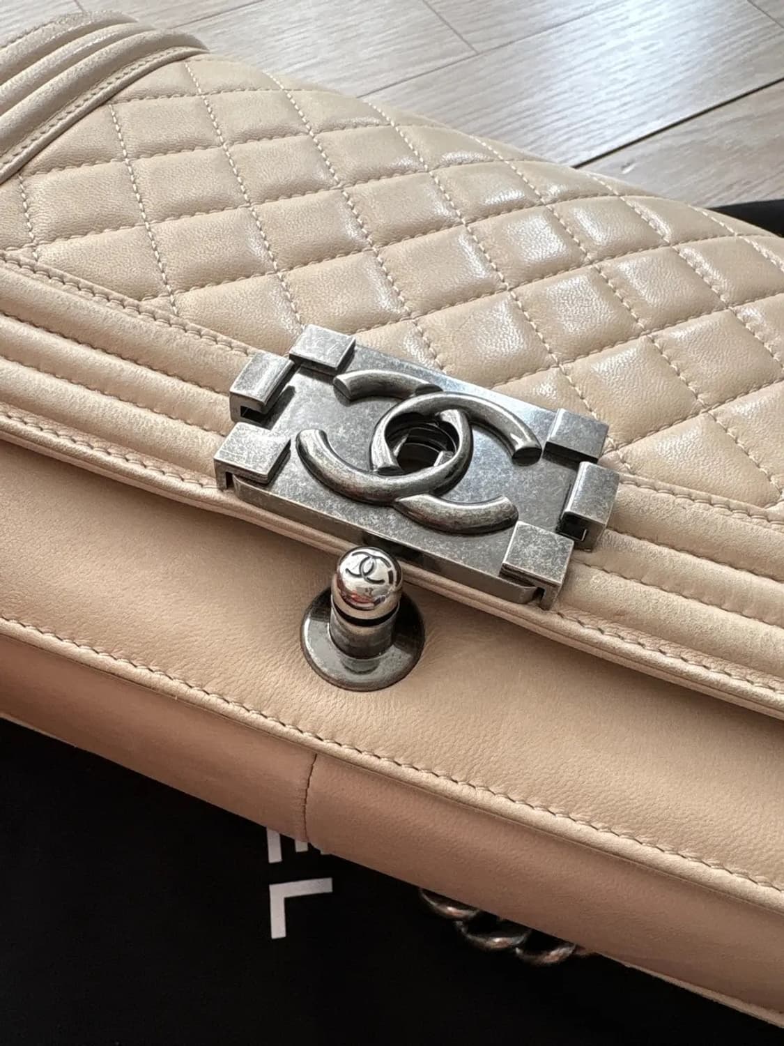 샤넬 보이백 미듐 베이지 상품이미지3