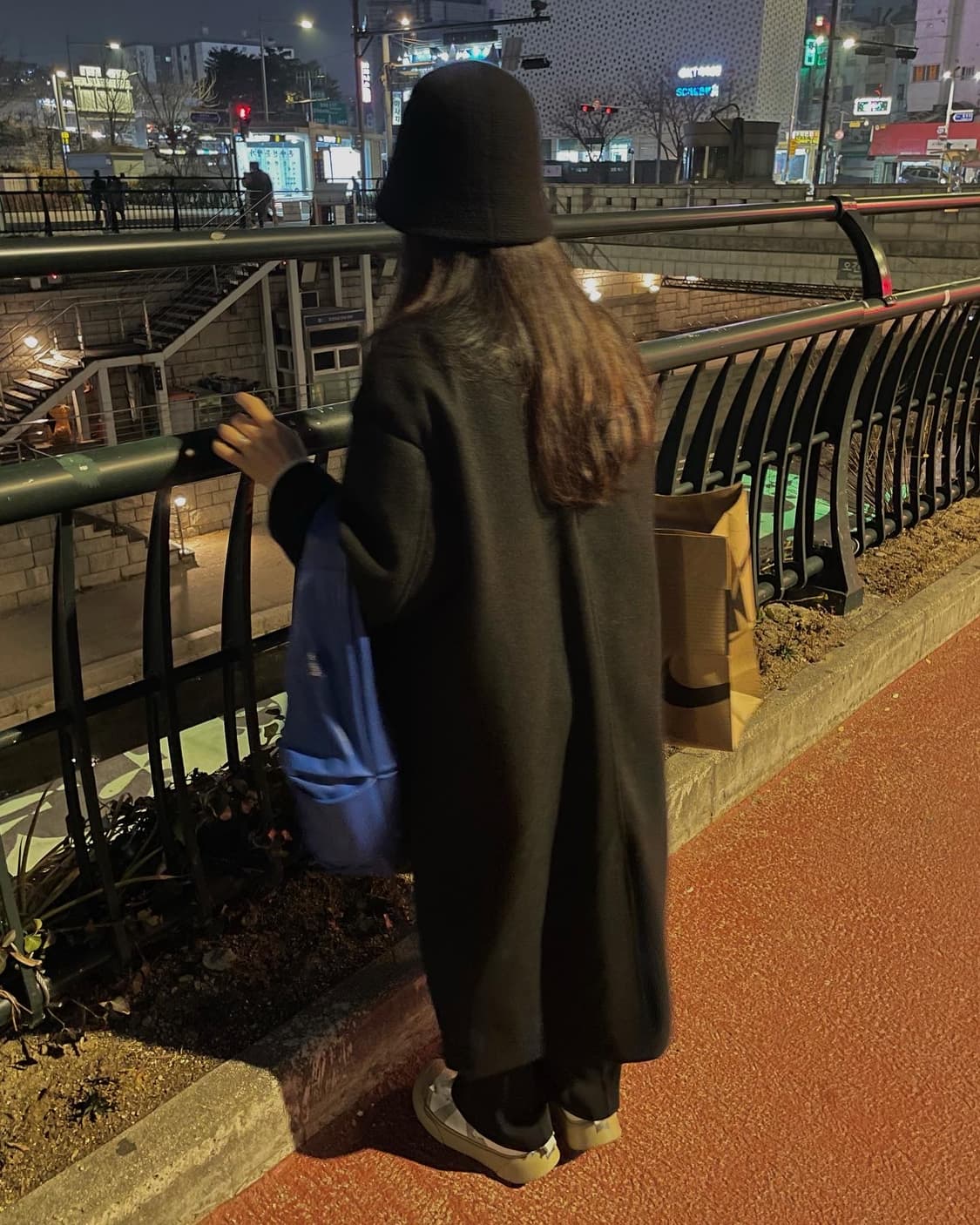 자라 아더에러 레더 매듭 숄더백 블루 상품이미지4