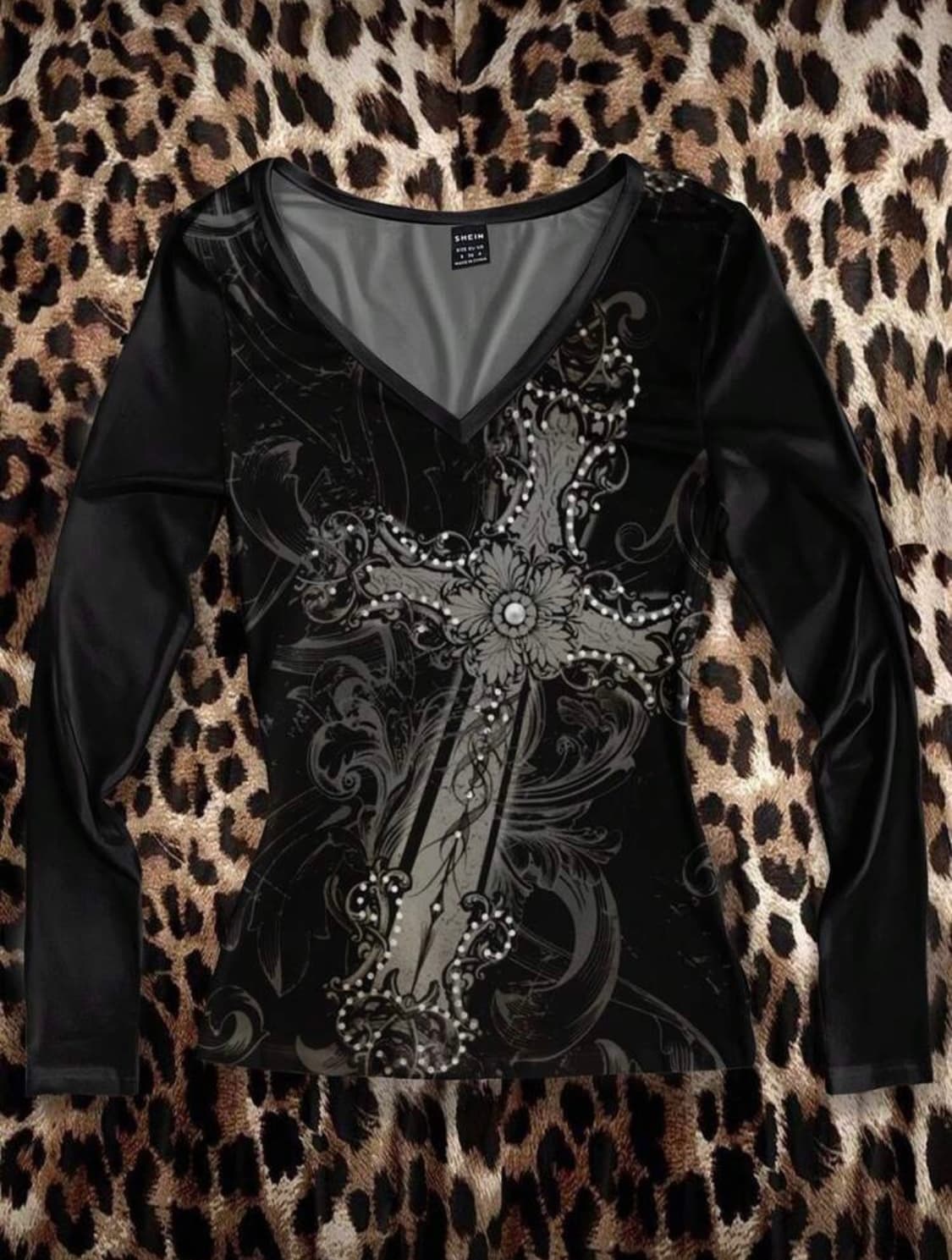 새상품) v넥 딱붙핏 십자가 무늬 롱슬리브 상품이미지5