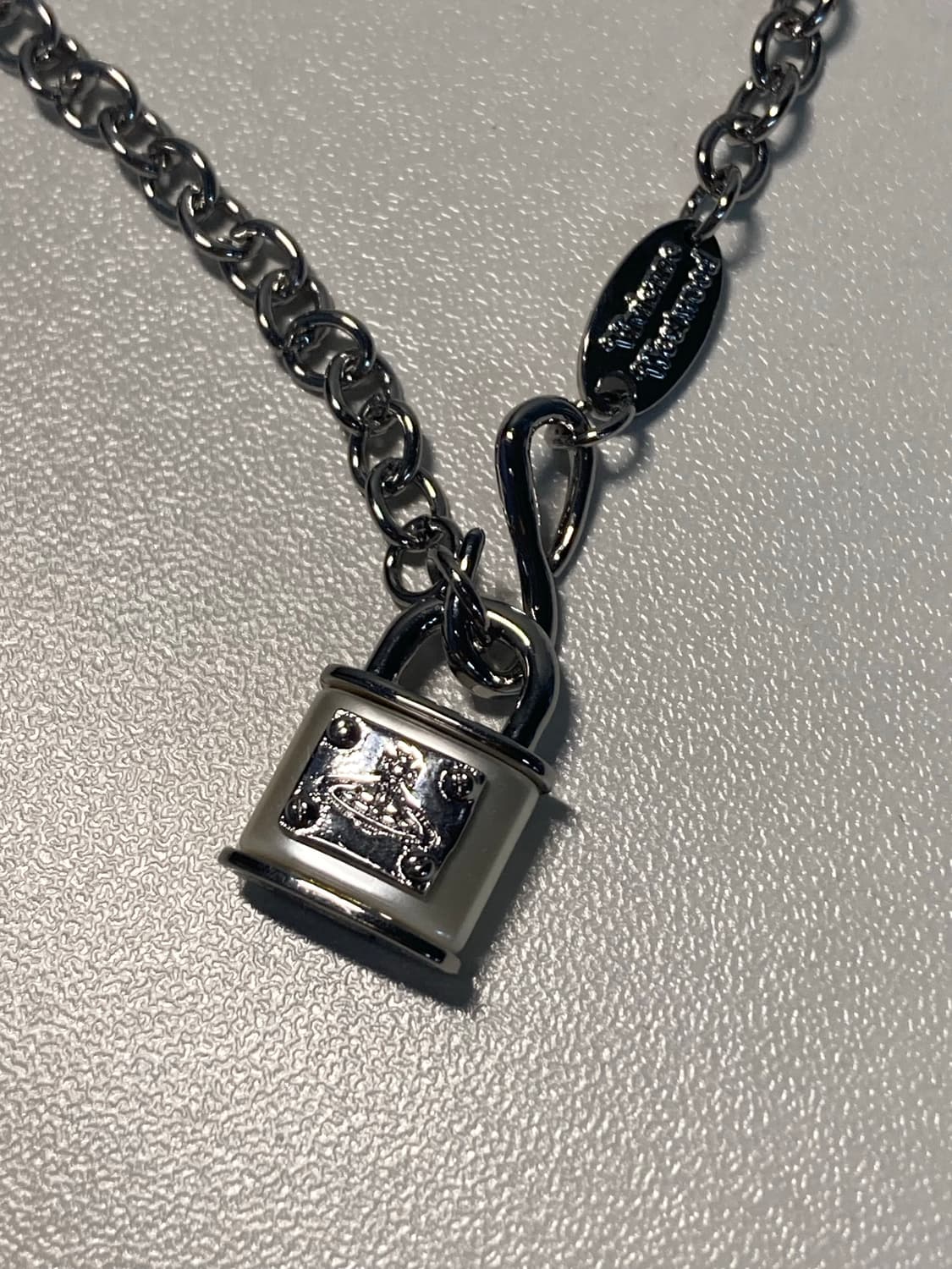 비비안 웨스트우드 자물쇠 목걸이 상품이미지1