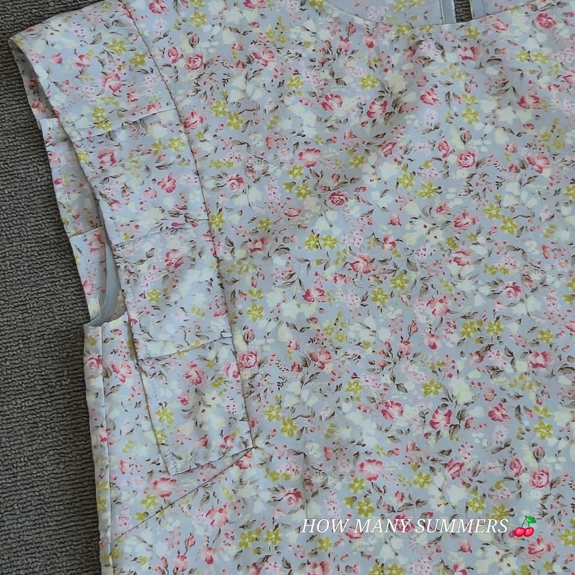 파스텔 잔꽃무늬 어깨 프릴 민소매 블라우스 상품이미지2