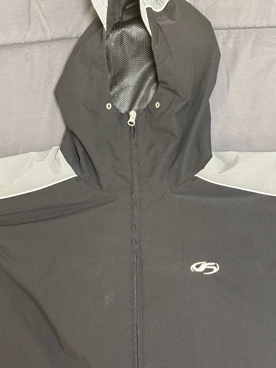 필루미네이트 스포티 심볼 로고 윈드브레이커 블랙 m 상품이미지2