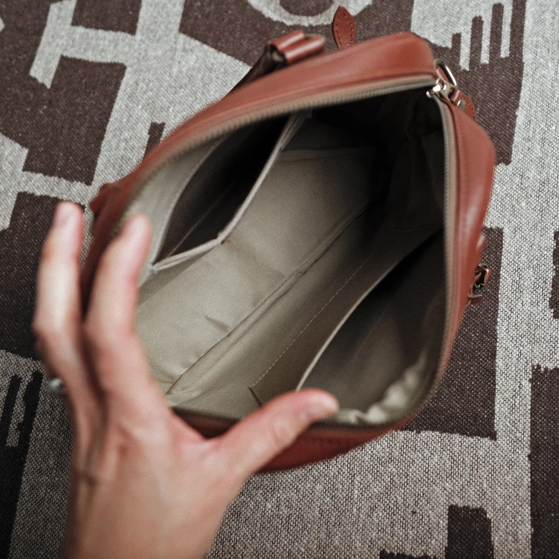 마가렛 호웰 올드라벨 레더 핸드백 상품이미지6