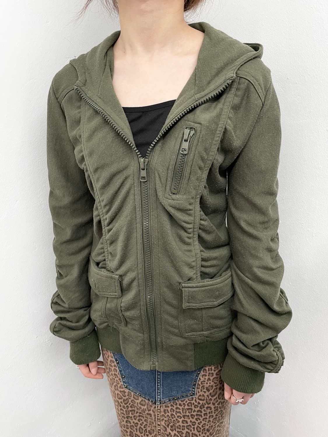 y2k 카키 셔링 포켓 후드집업 상품이미지1