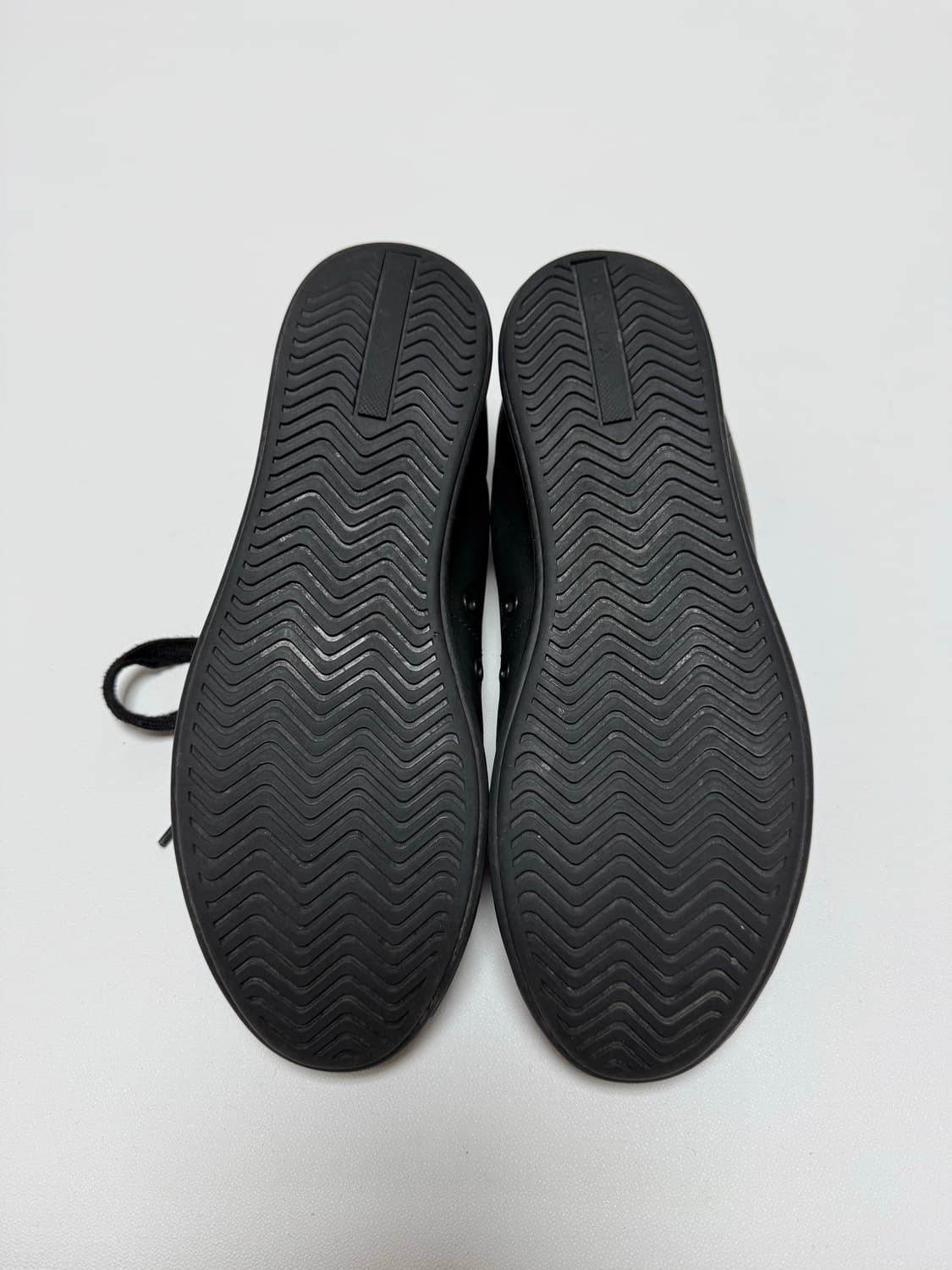 프라다 레더 블랙 스니커즈 8.5 상품이미지6