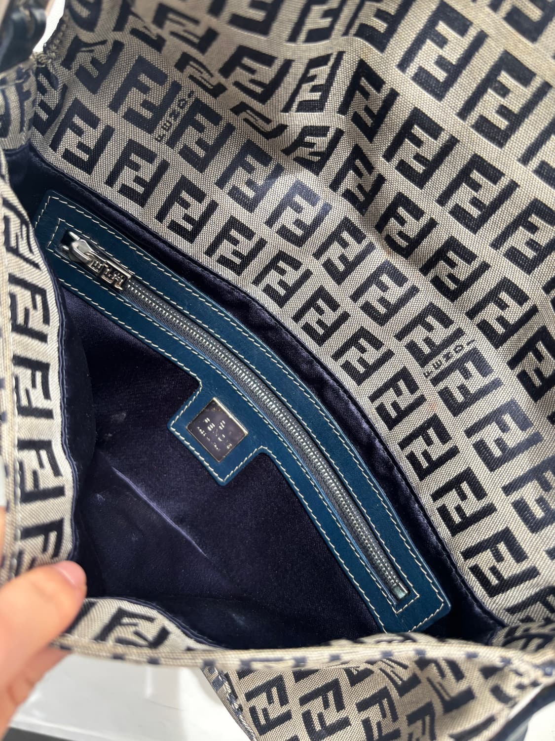 Fendi 펜디 주카패턴 바게트 백 상품이미지9