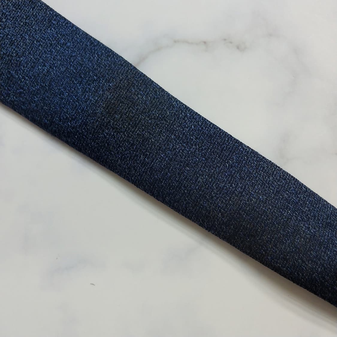 에스 티 듀퐁 네이비 솔리드 슬림 넥타이 7.5cm B등급 K922
 상품이미지8