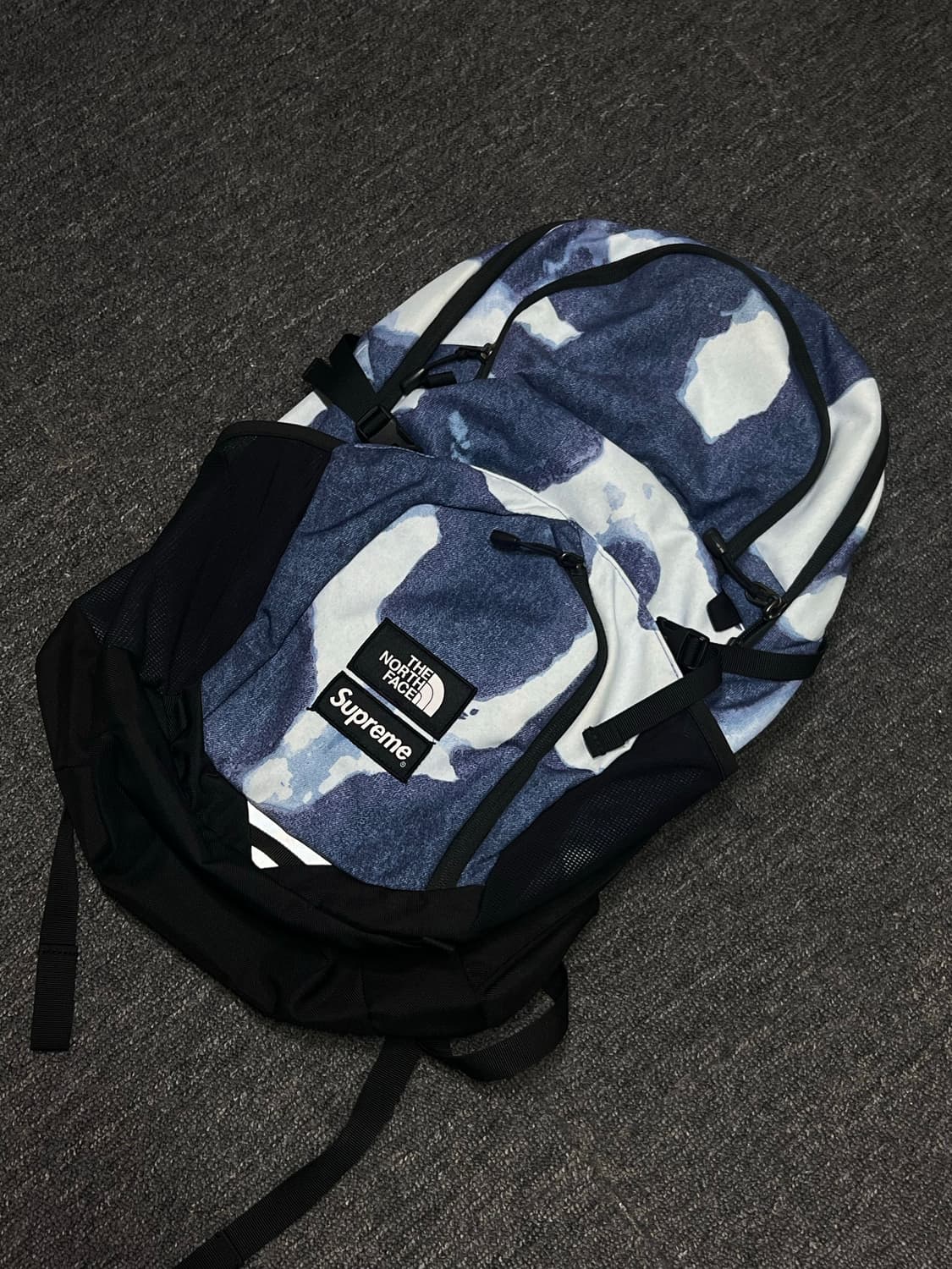 슈프림 x 노스페이스 블리치드 데님 프린트 포코노 백팩 상품이미지3
