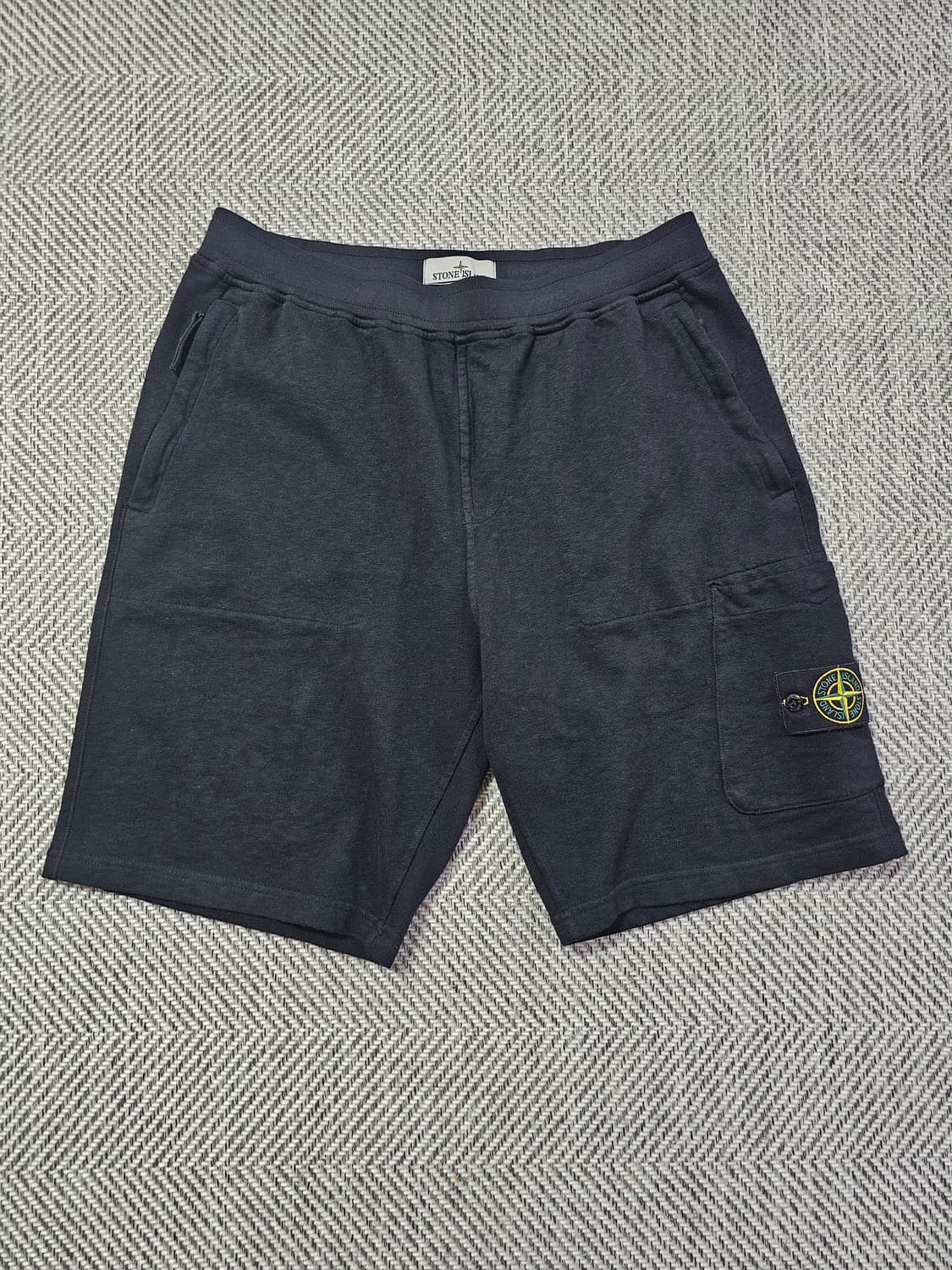 스톤아일랜드 올드 트리트먼트 카고 버뮤다 쇼츠 23SS 상품이미지1
