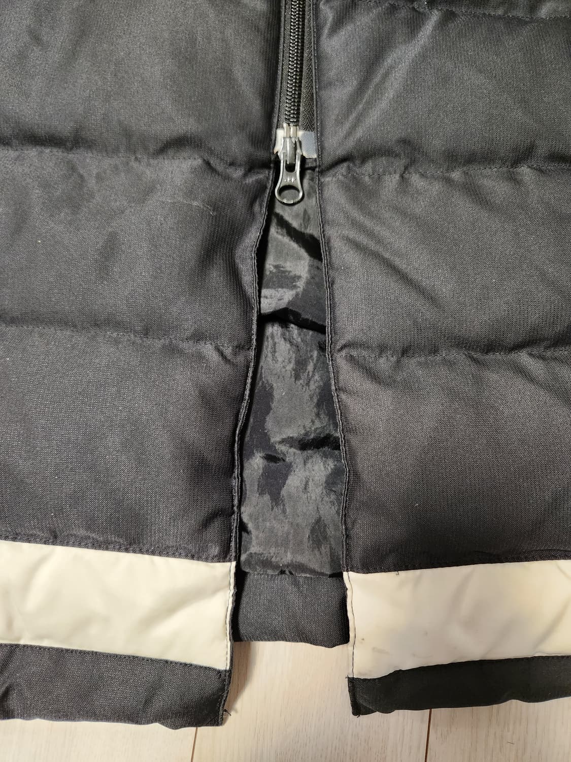 아디다스 티로15 롱패딩

사용감 및 흰부분들 때타있어요(사진참조,손빨래 상품이미지4