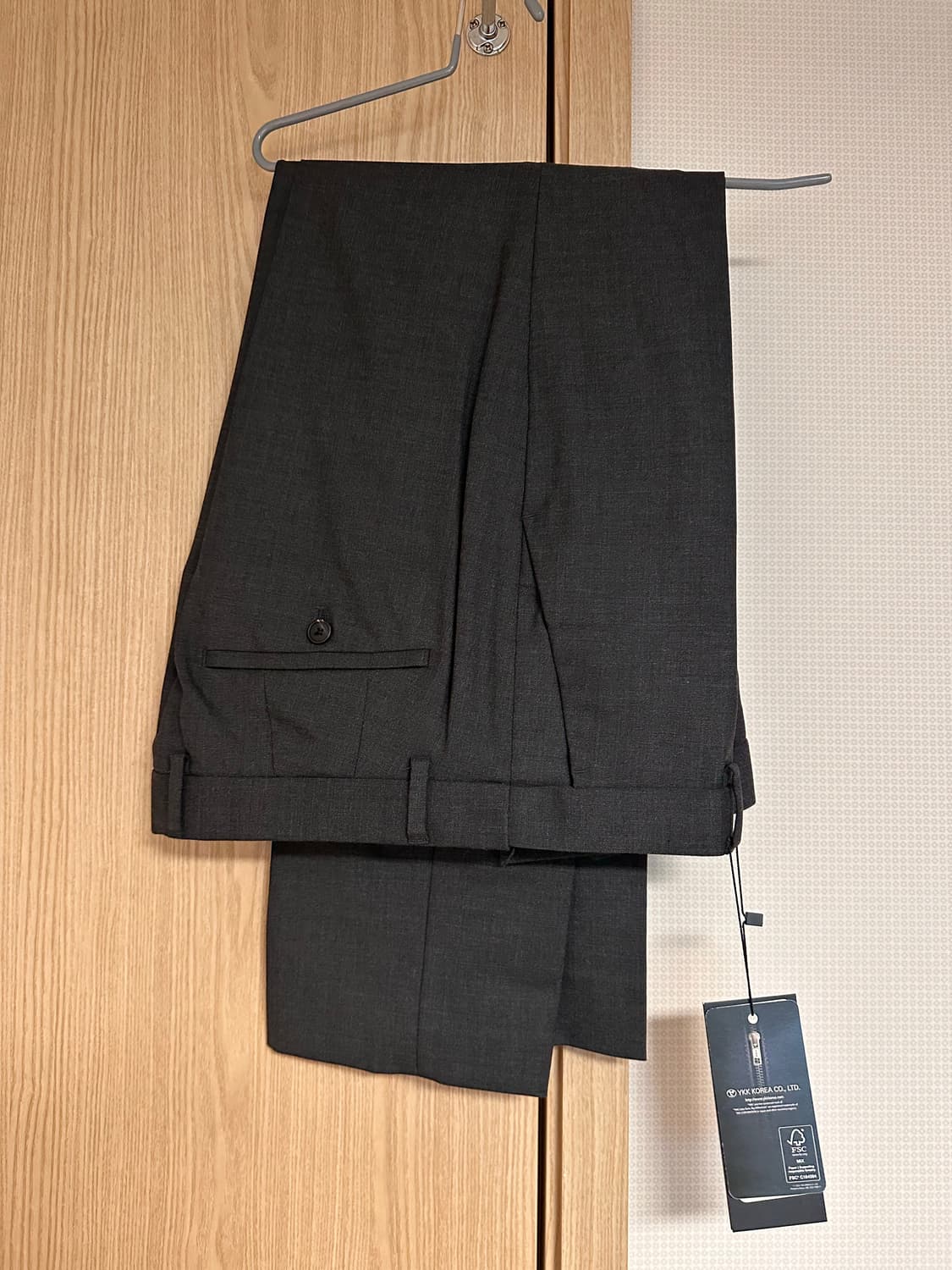 무신사 스탠다드 울 테이퍼드 히든 밴딩 크롭 슬랙스 차콜 그레이(32) 상품이미지2