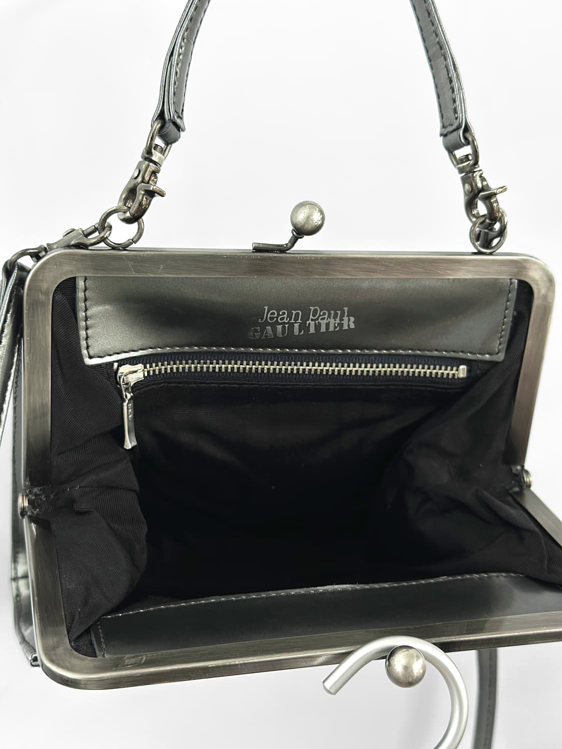 90~00s 장 폴 고르티에 로즈 엠보싱 프레임 백 상품이미지5