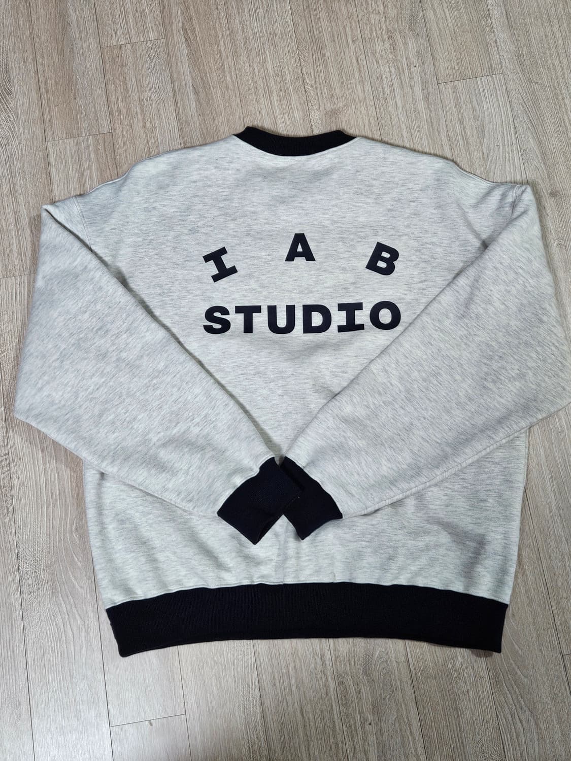 아이앱 스튜디오 오트밀색상 맨투맨 L사이즈 상품이미지2