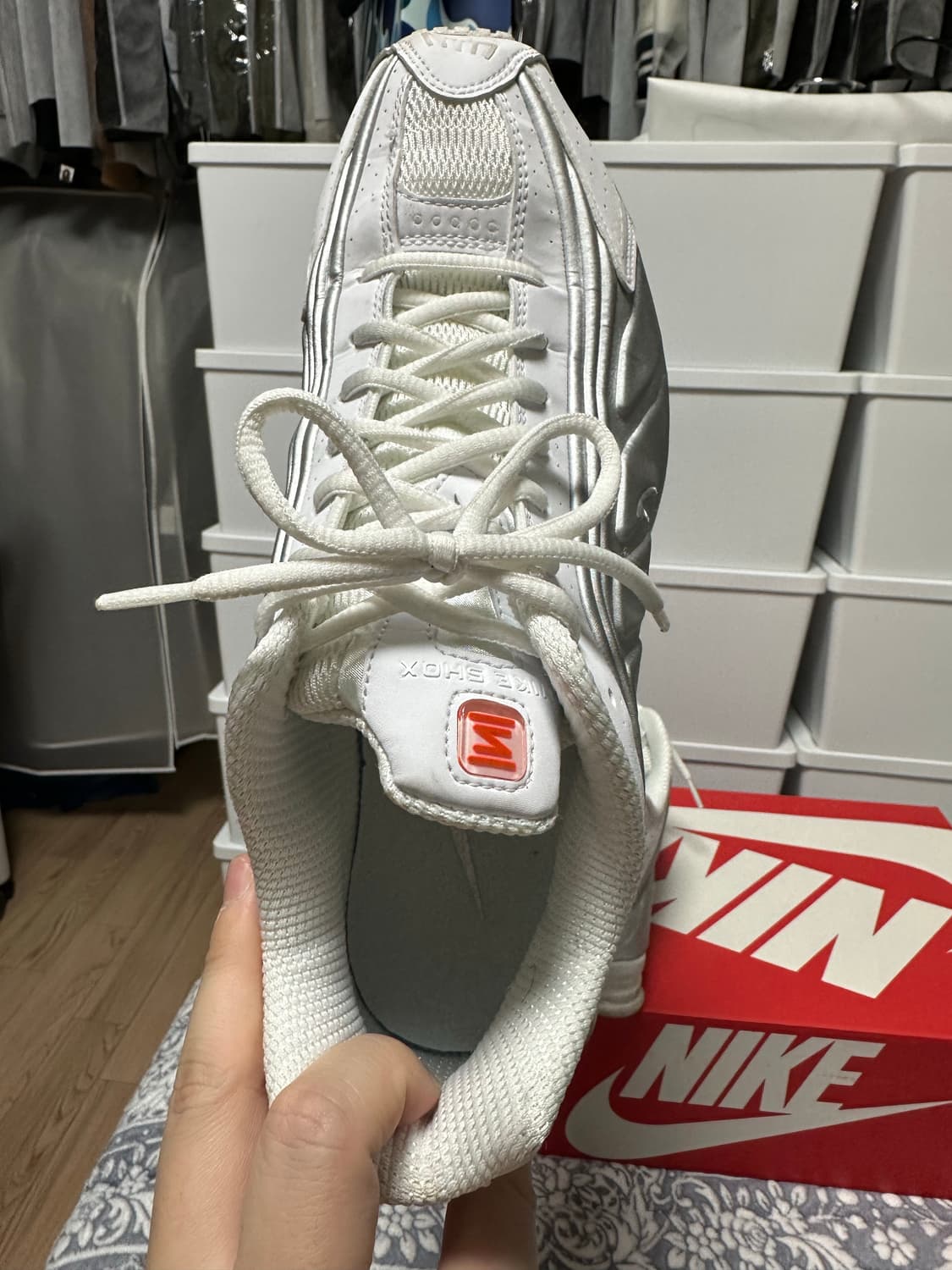 나이키 샥스 R4 화이트메탈릭실버 W285 정리합니다!! 상품이미지6