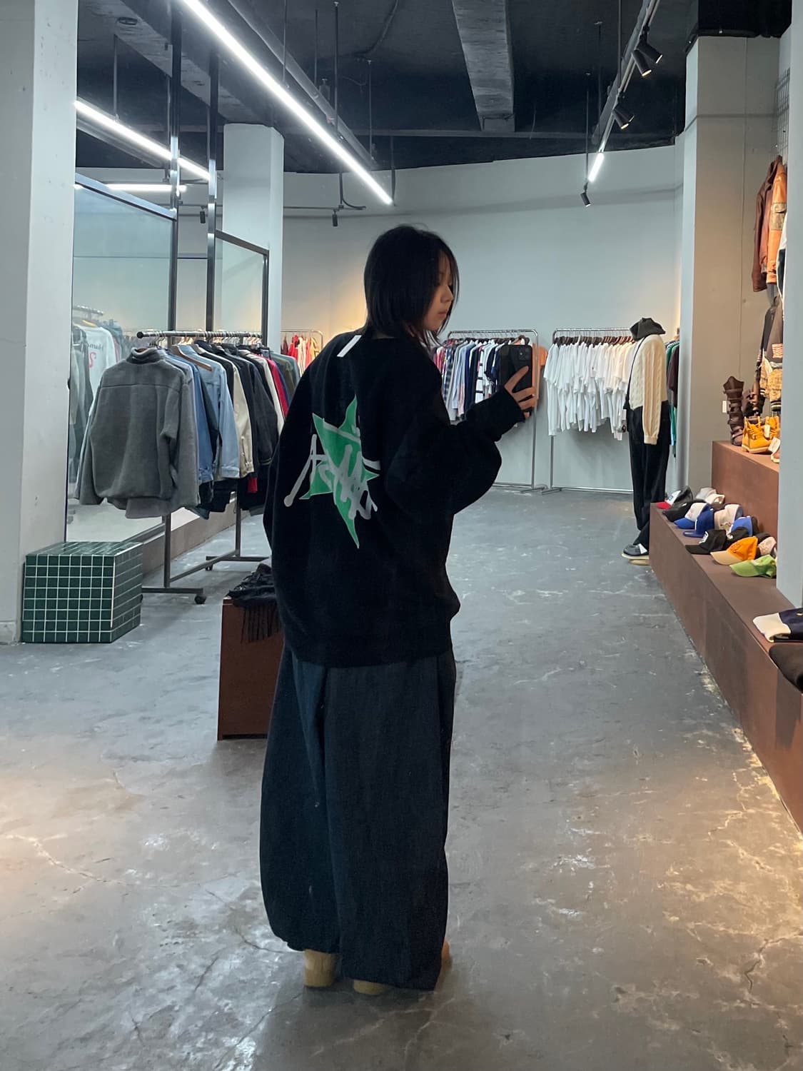 스투시 스타 크루 피그먼트 다이드 블랙 맨투맨 H1018 상품이미지1