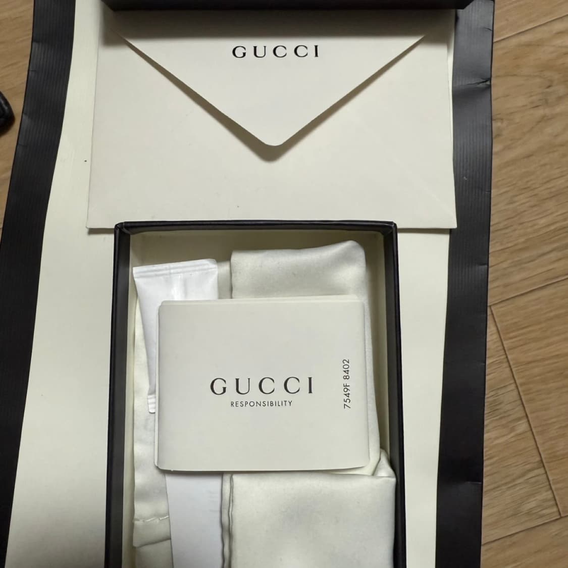 구찌 애니멀리에 꿀벌 카드지갑 상품이미지4