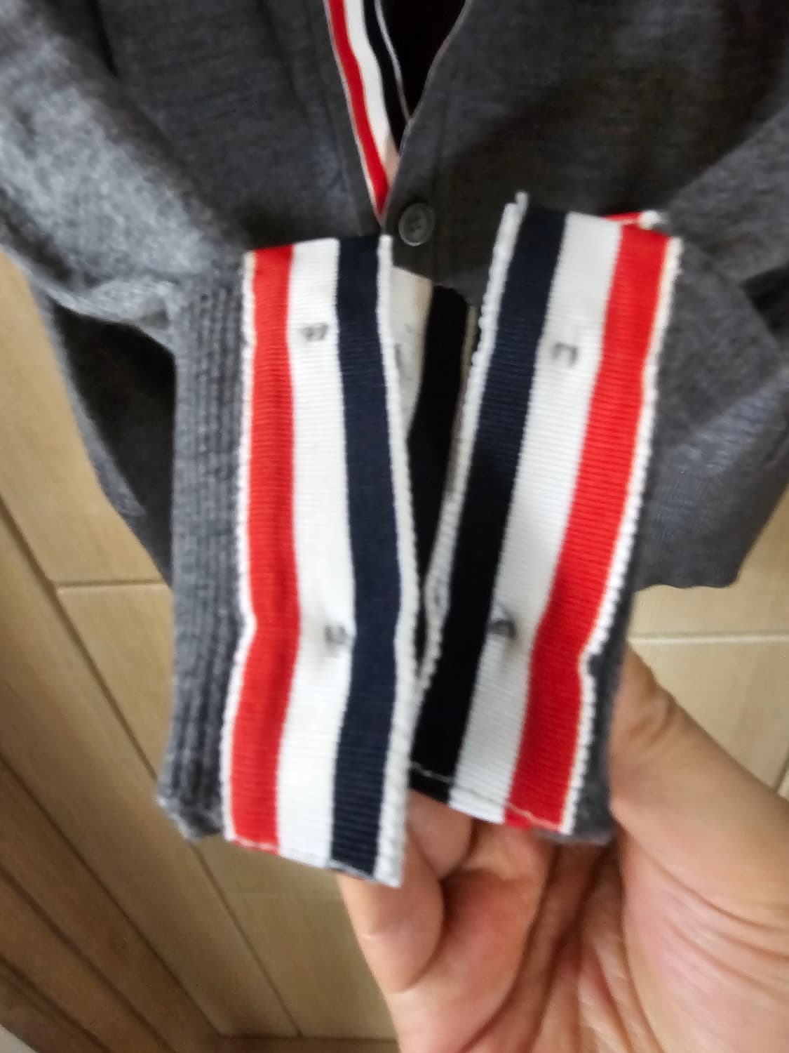 톰브라운 24년식 메리노울 가디건(백화점판/4/새상품급) 상품이미지4