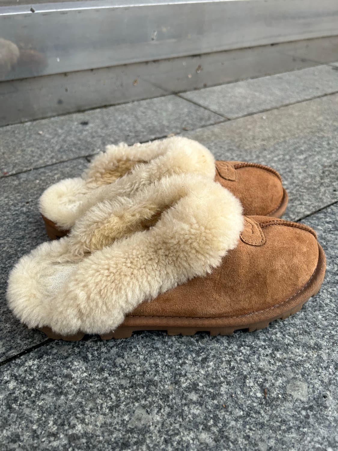 Ugg 뮬 코케트 240size 상품이미지3