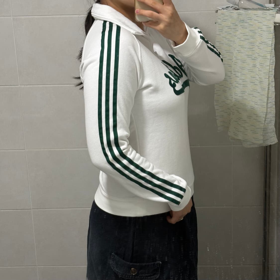 대대장) 아디다스 흰초 슬림핏 벨벳로고 반집업 상품이미지3