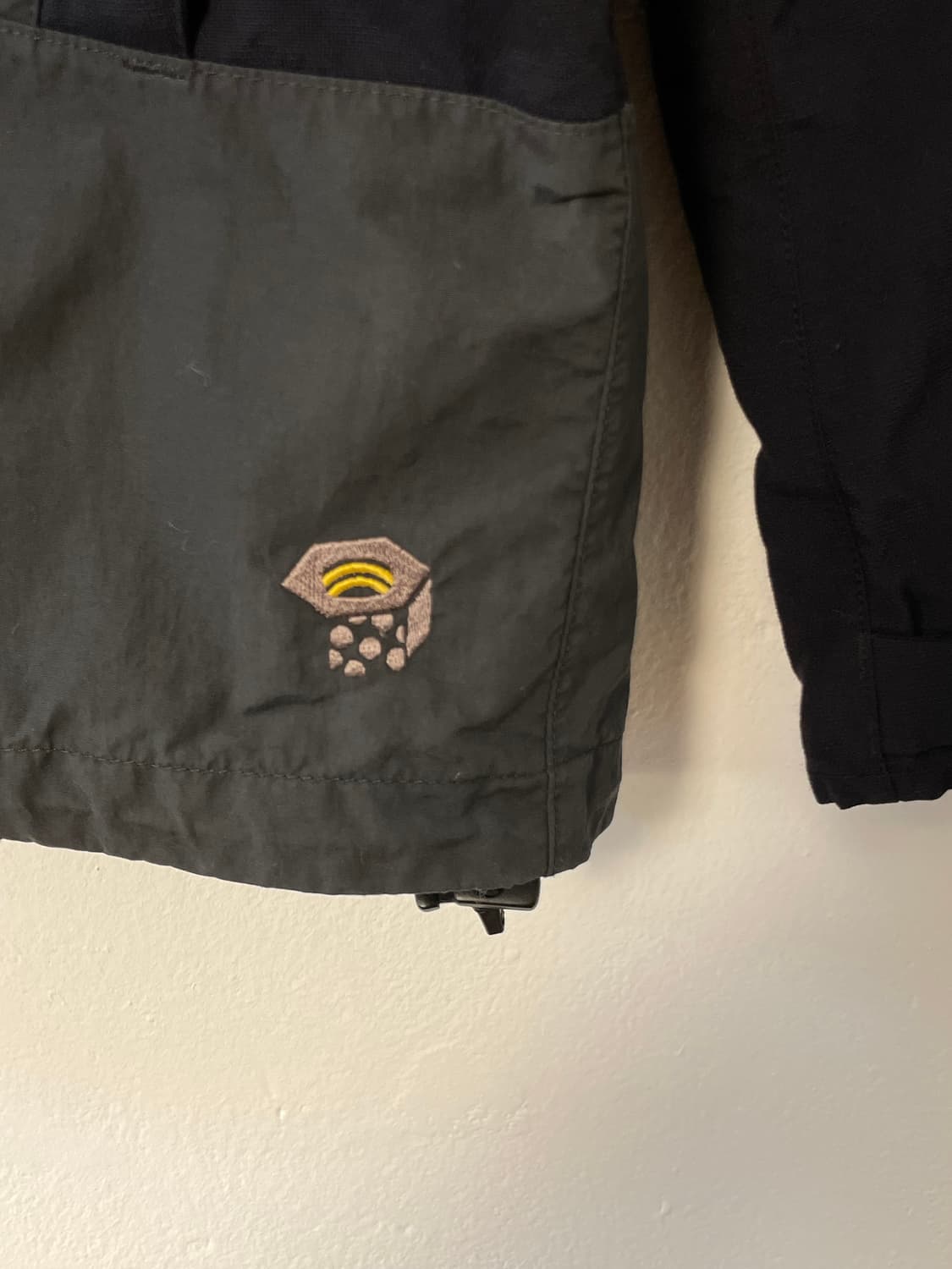 마운틴하드웨어 윈드브레이커  상품이미지4