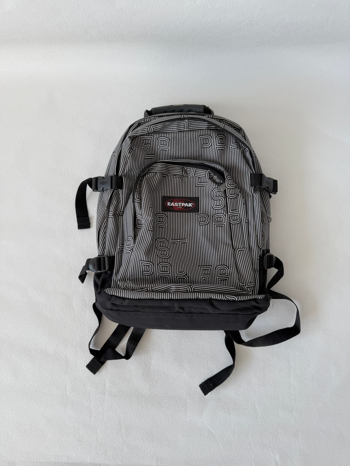 이스트팩(EASTPAK) 백팩 상품이미지1