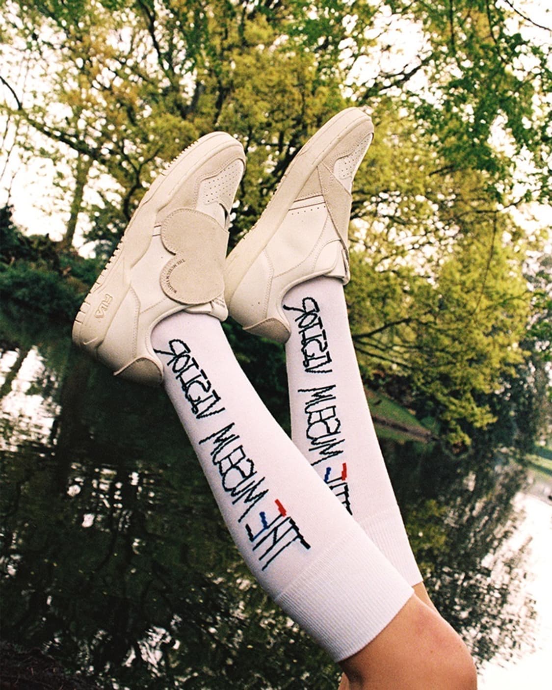 더뮤지엄비지터 필라 니삭스 양말 상품이미지2