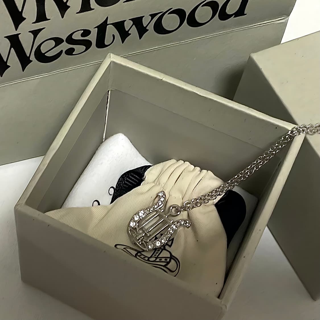 풀박스) 비비안웨스트우드 리레 하프 펜던트 목걸이 상품이미지2