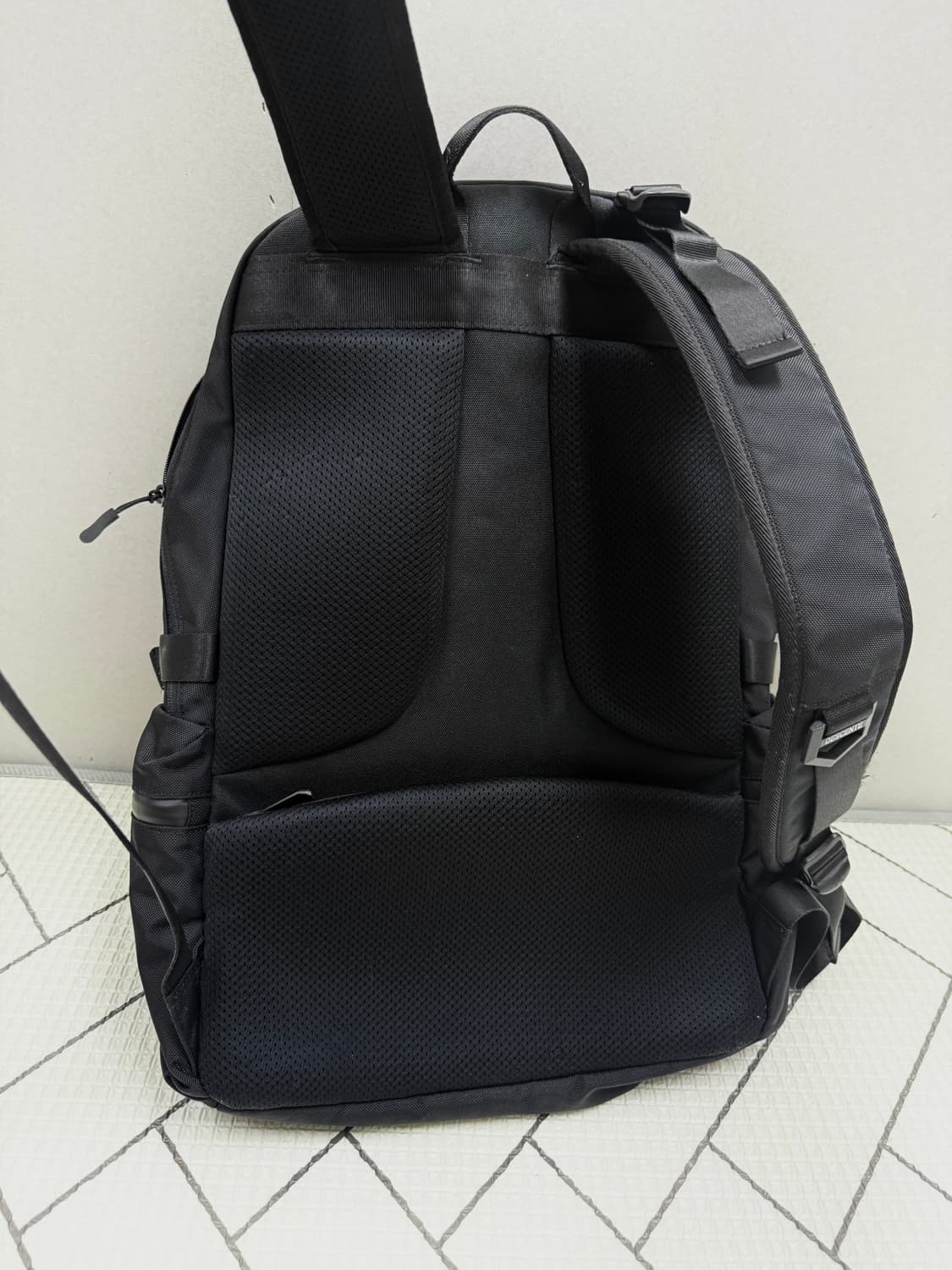 데상트 아우디 스키팀 백팩 블랙 상품이미지6