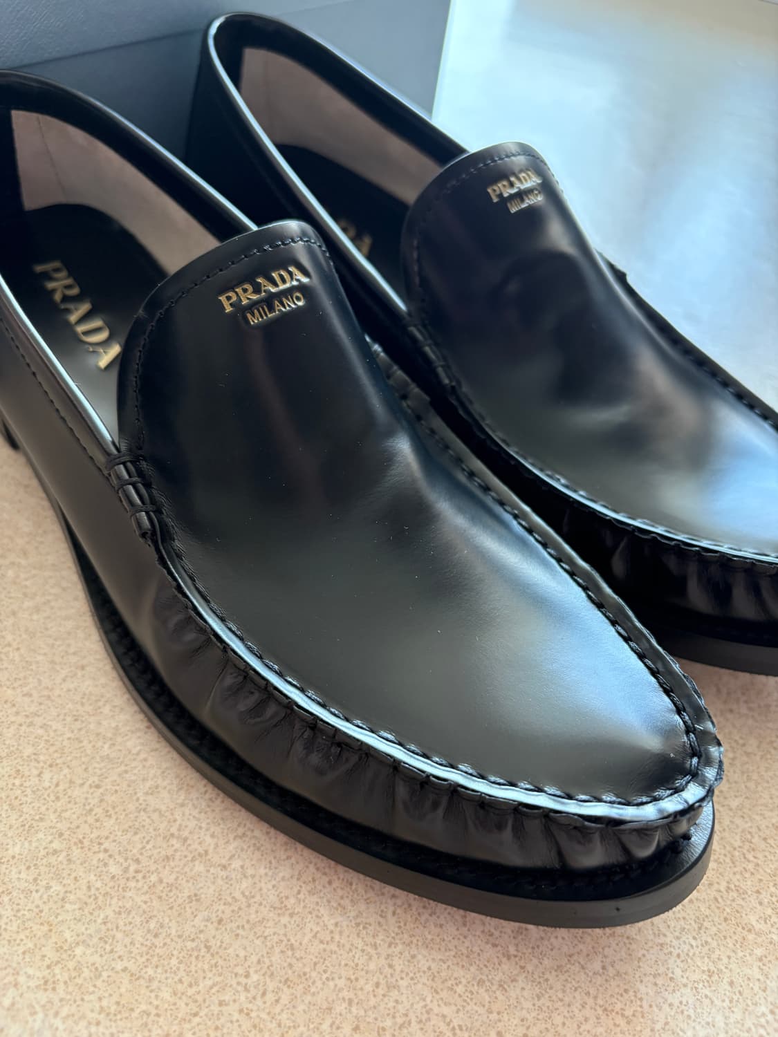 새상품) 프라다 셔링 로퍼 블랙 38.5 상품이미지3