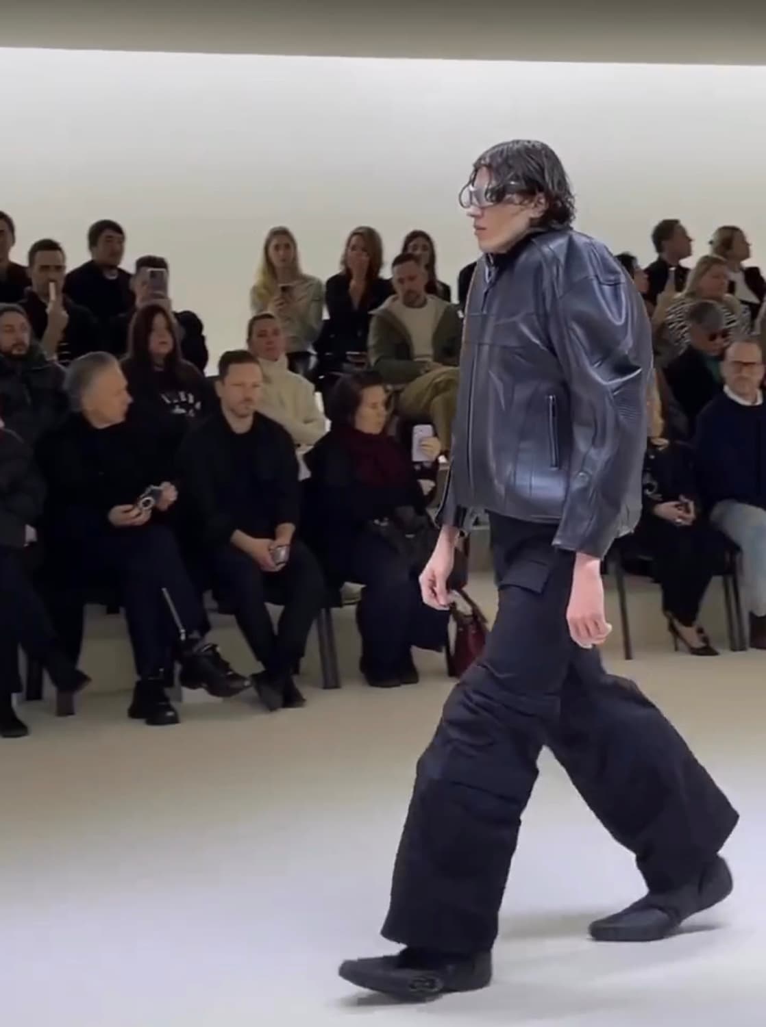 [M] Balenciaga Winter23 플레어드 카고 팬츠 상품이미지1