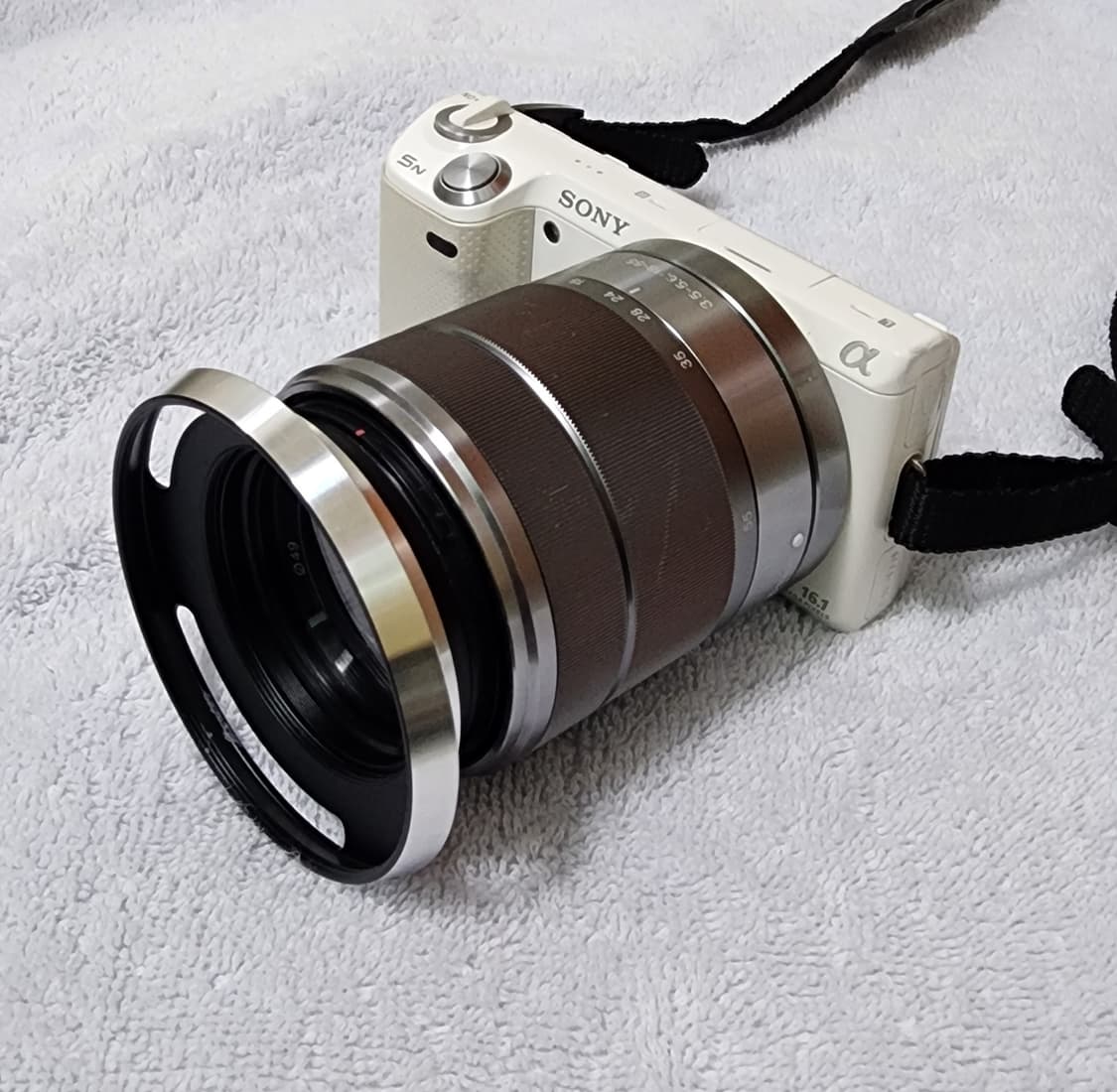 소니 NEX-5N 미러리스 카메라와 18-55mm 렌즈팝니다. 상품이미지1