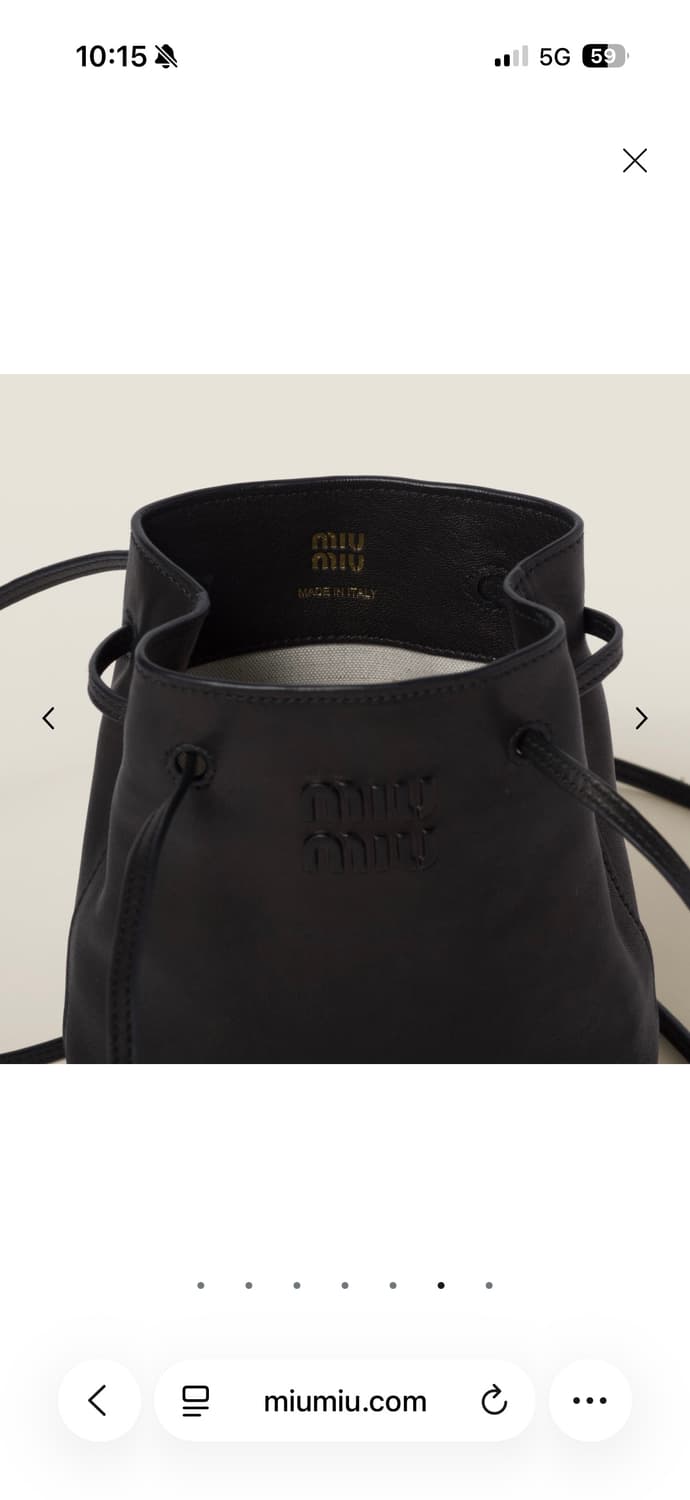 미우미우 나파 가죽 미니 백 블랙 (5NF460) 상품이미지5