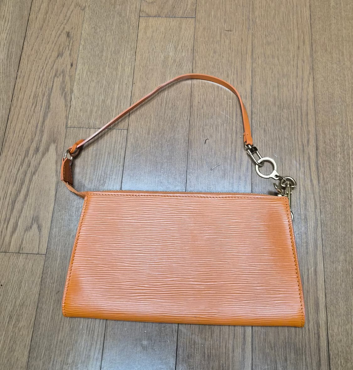 (정품) 루이비통 에삐 악세수아 포치백 (명품 여자 가방 숄더백 토트백) 상품이미지2