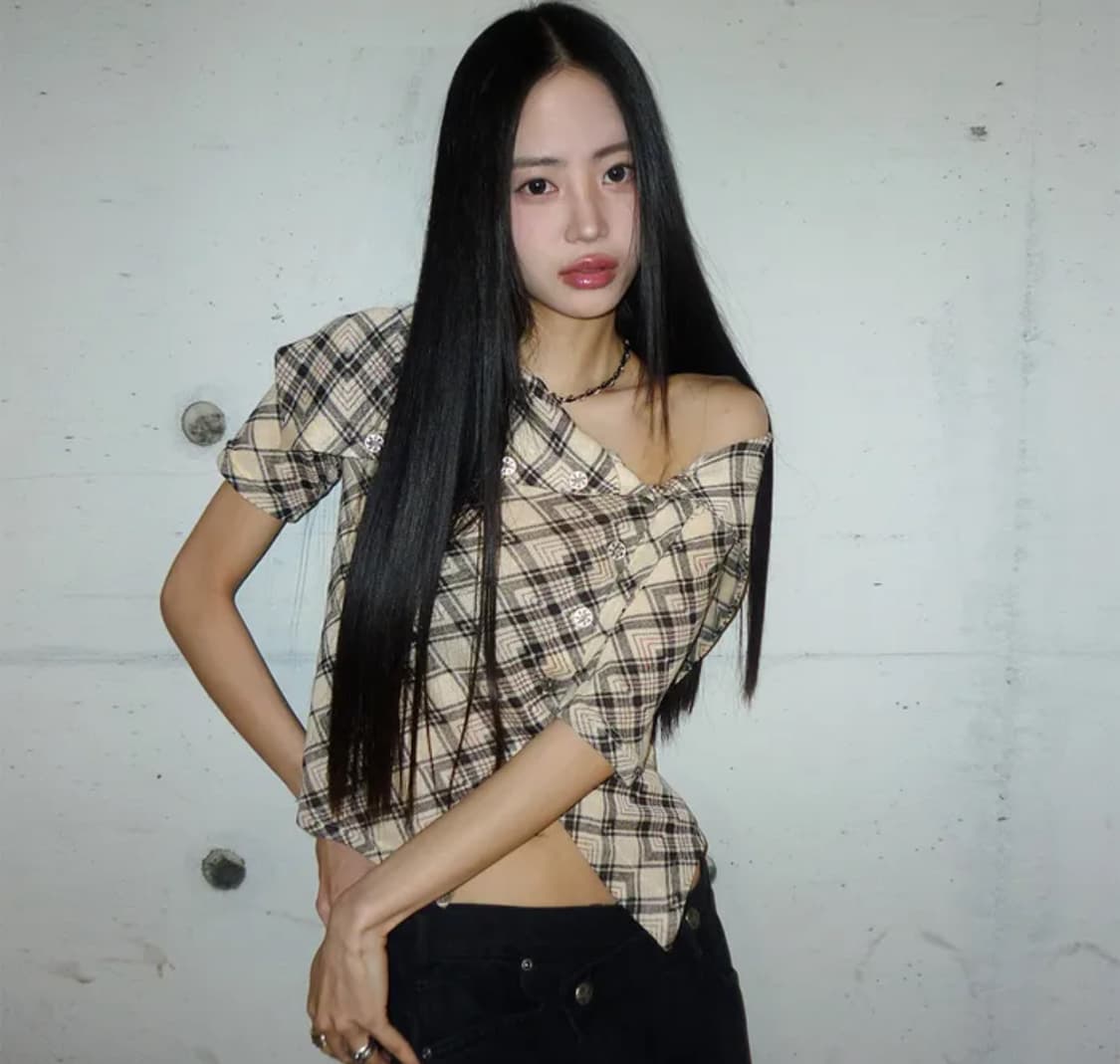 Yeel off-shoulder button top check 상품이미지1