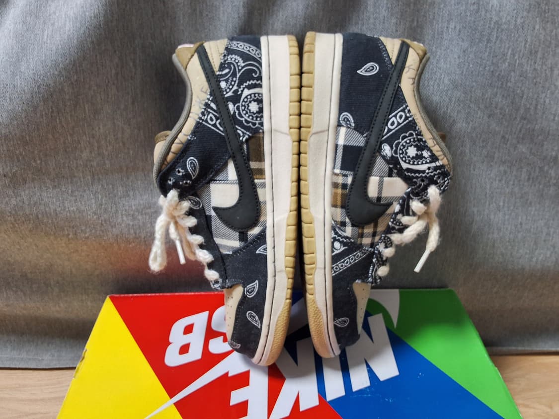 나이키 x 트래비스 스캇 SB 덩크 로우 상품이미지5