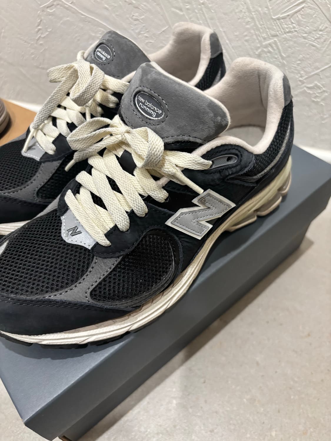 뉴발란스 2002R 블랙 운동화 상품이미지2