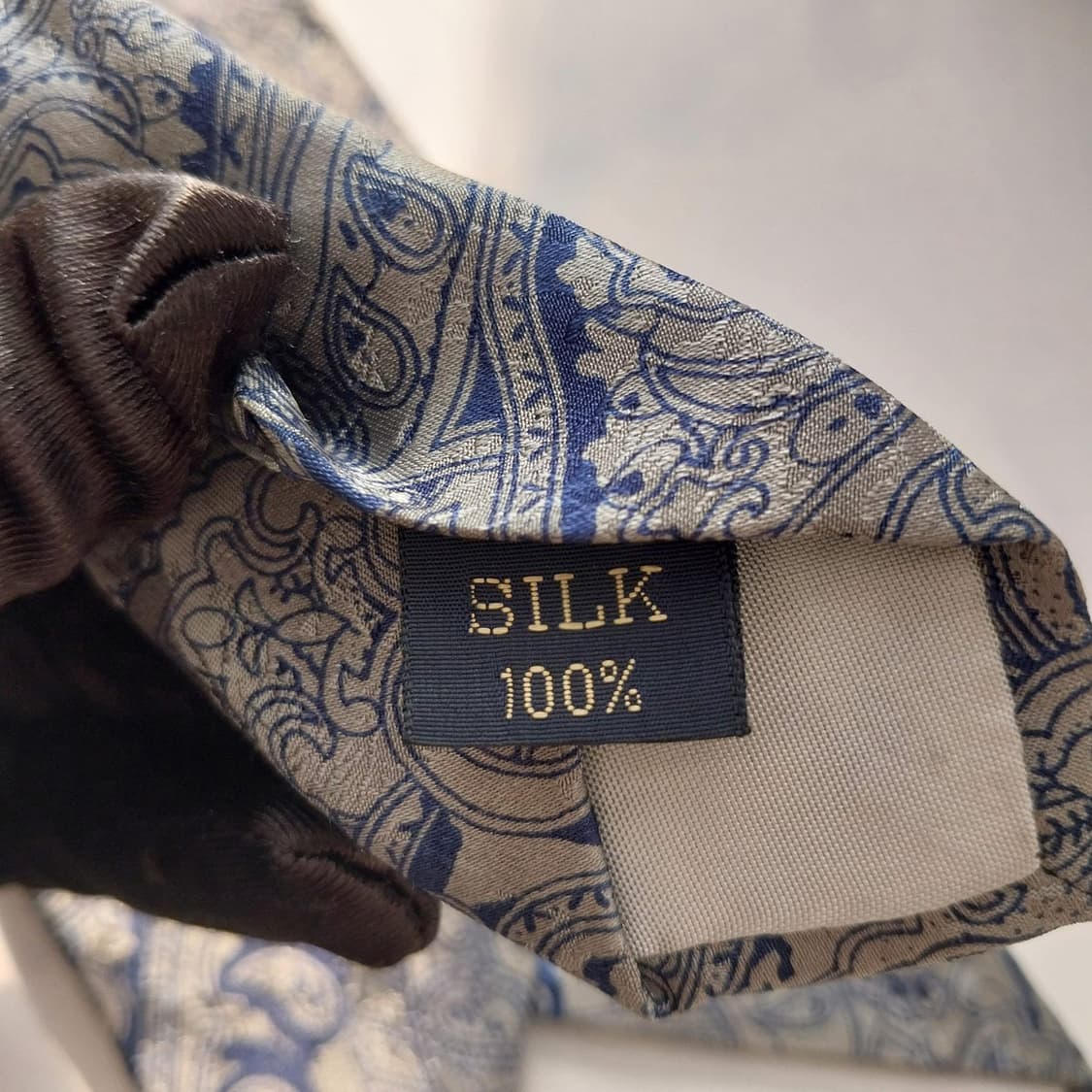 론진 실크 그레이 페이즐리 넥타이 8.6cm A+등급 K1427
 상품이미지9