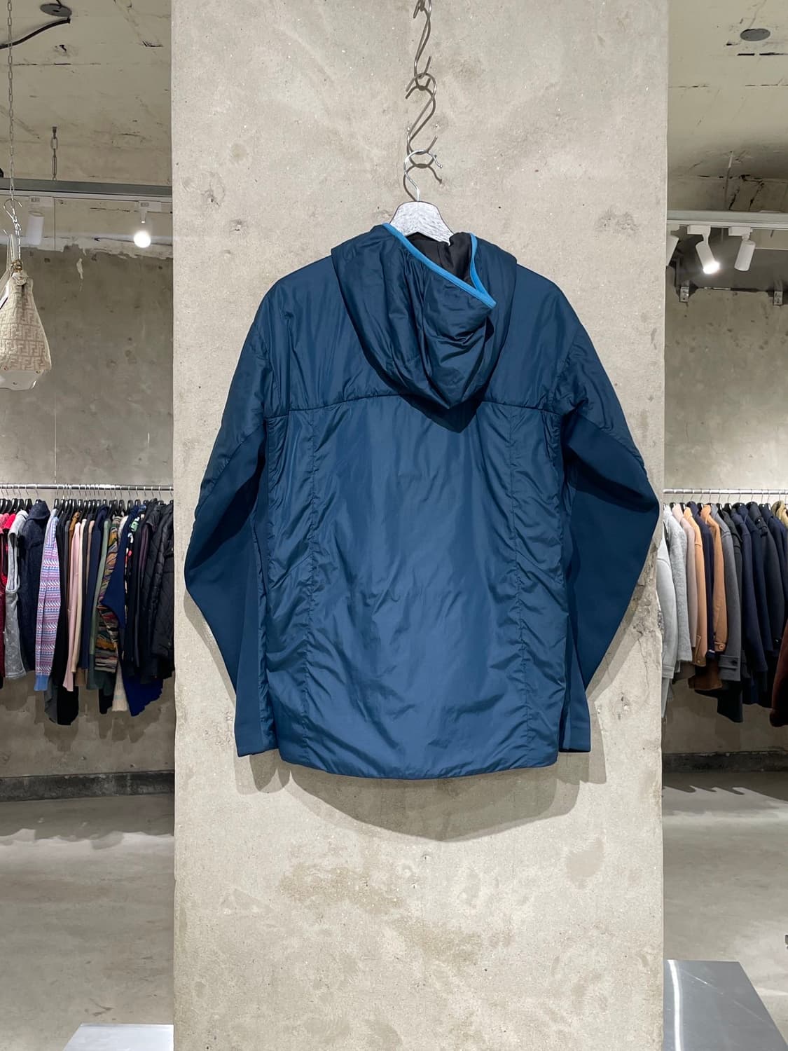 아크테릭스 블루 에이픽스 인슐레이트 나일론 후디 자켓 상품이미지6