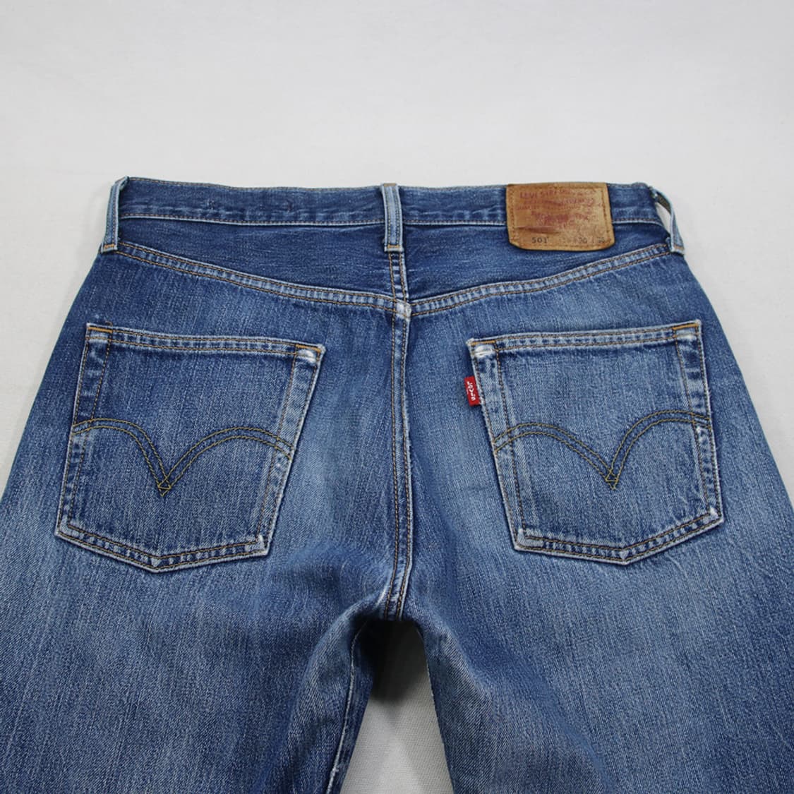 (착용컷) 00's 리바이스 501 셀비지 진 (남성용 30) 상품이미지9