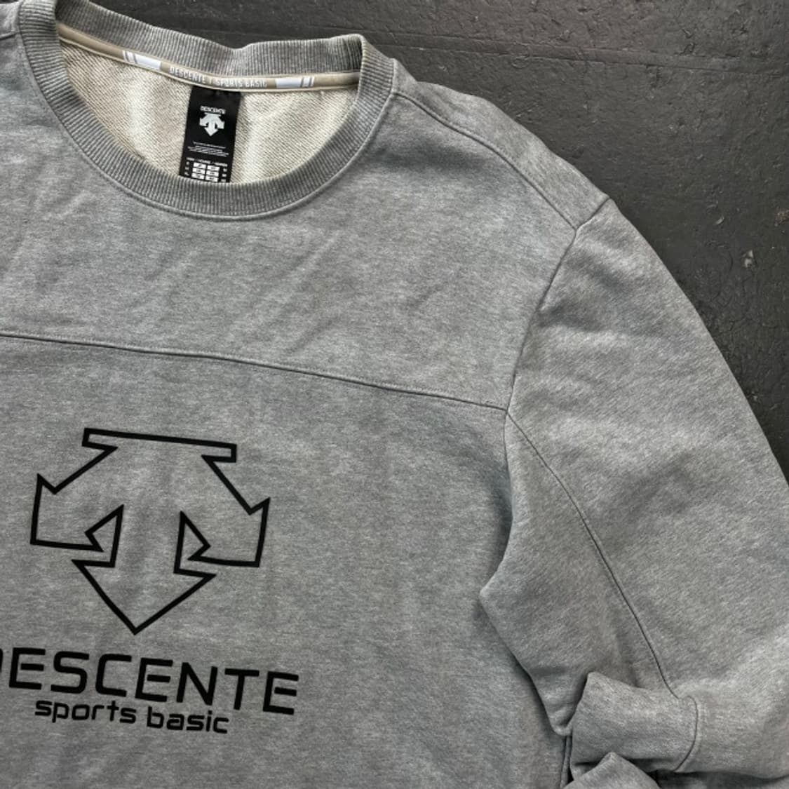 100 데상트 맨투맨 상품이미지2