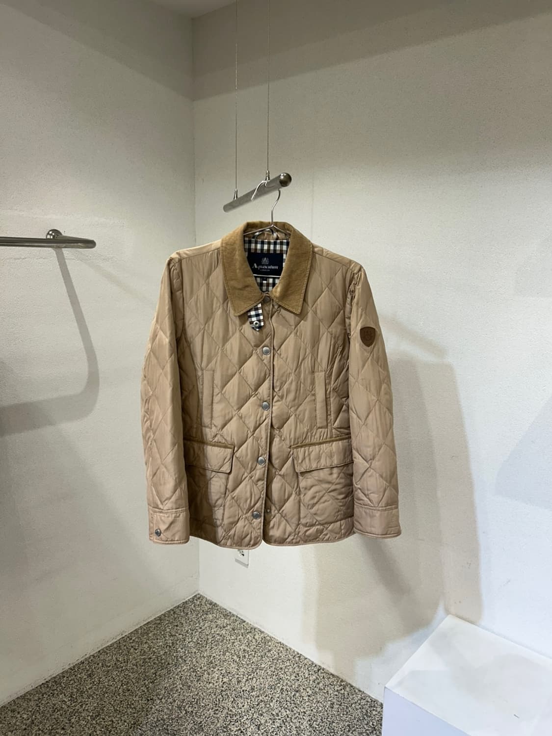 아쿠아스큐텀 퀄팅 자켓 상품이미지1