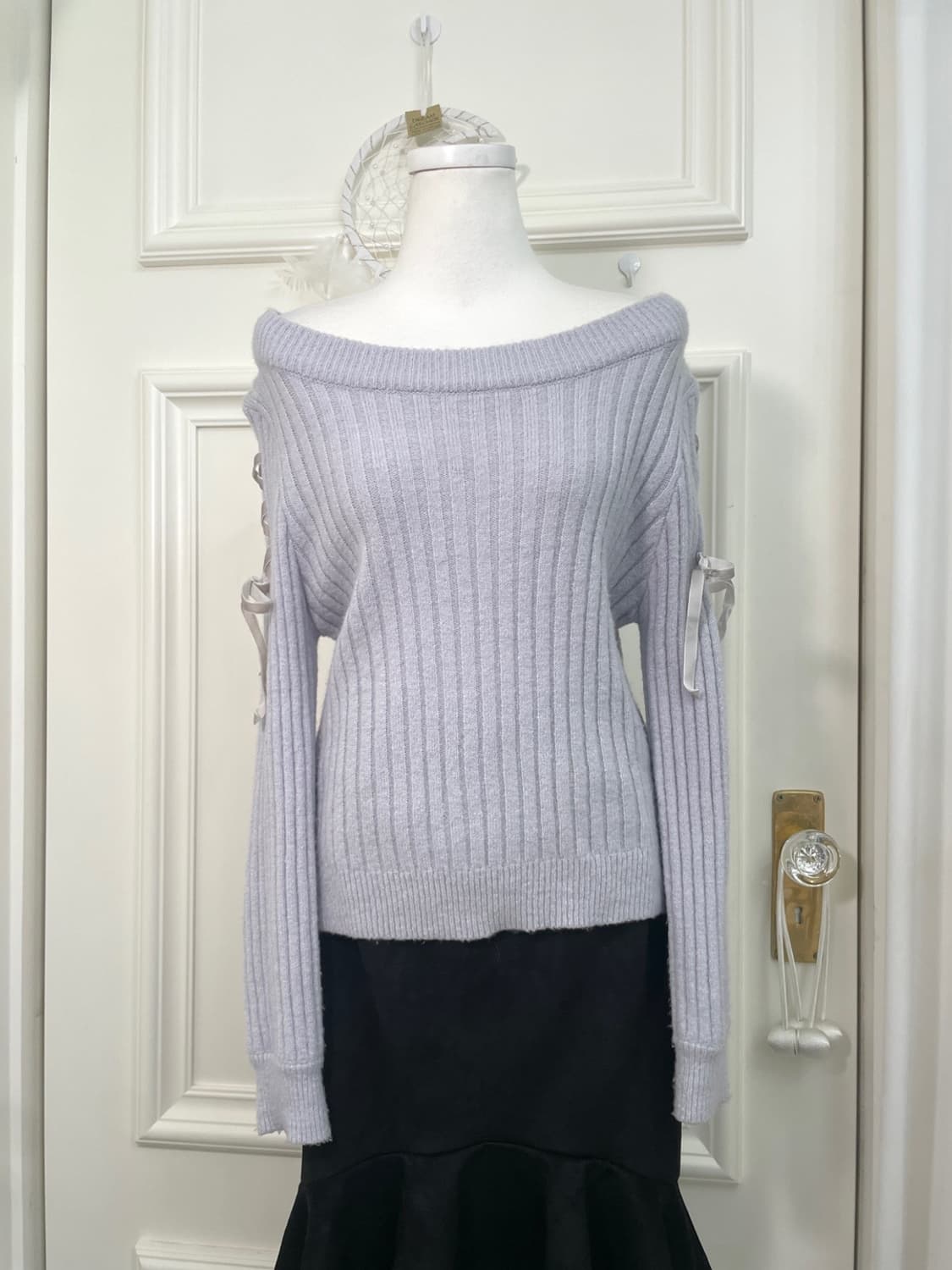 blueberry off-shoulder side lace-up swea 상품이미지1