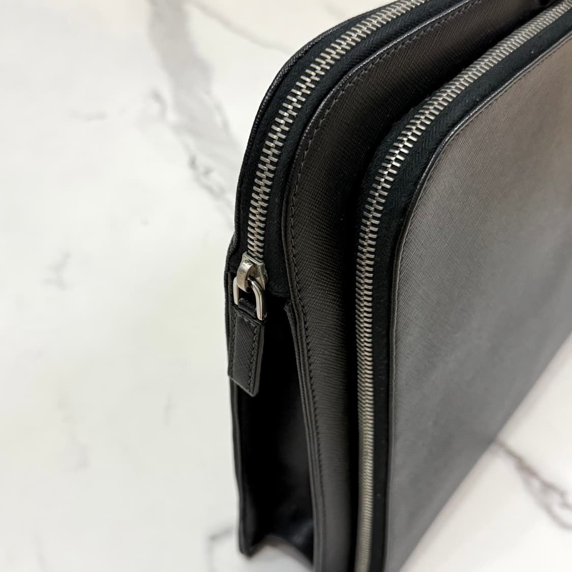 프라다 삼각로고 사피아노 레더 브리프케이스 서류가방 블랙 VR0023 상품이미지6