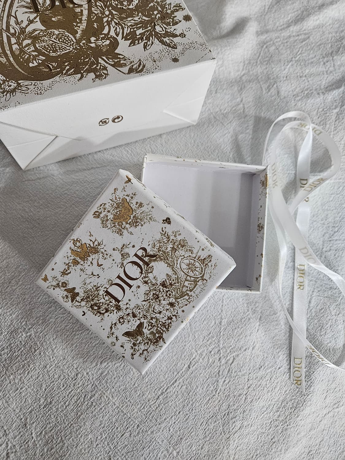 디올 홀리데이 박스 +쇼핑백+더스트 새상품 풀세트 상품이미지4