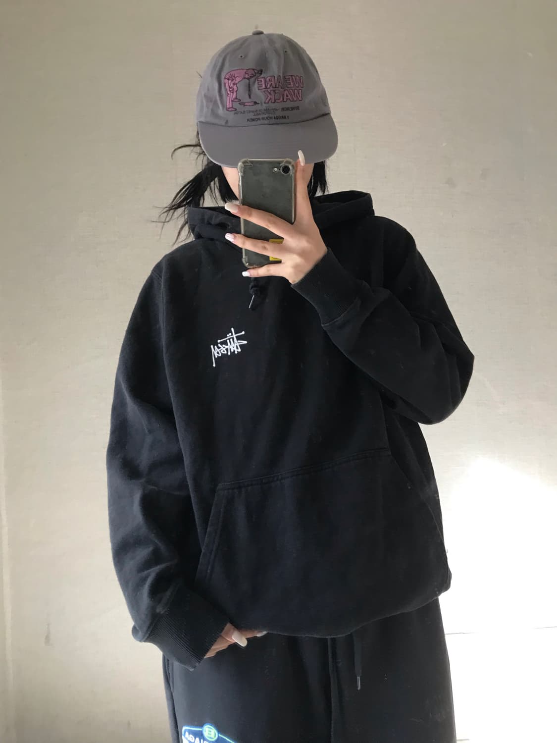 스투시 블랙 빅로고 후드티 상품이미지1