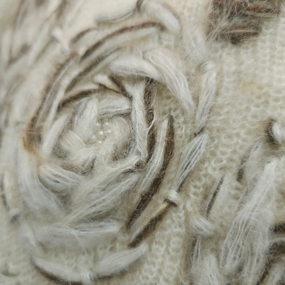 울 입체 로즈 플라워 자수 아이보리 니트 상품이미지9