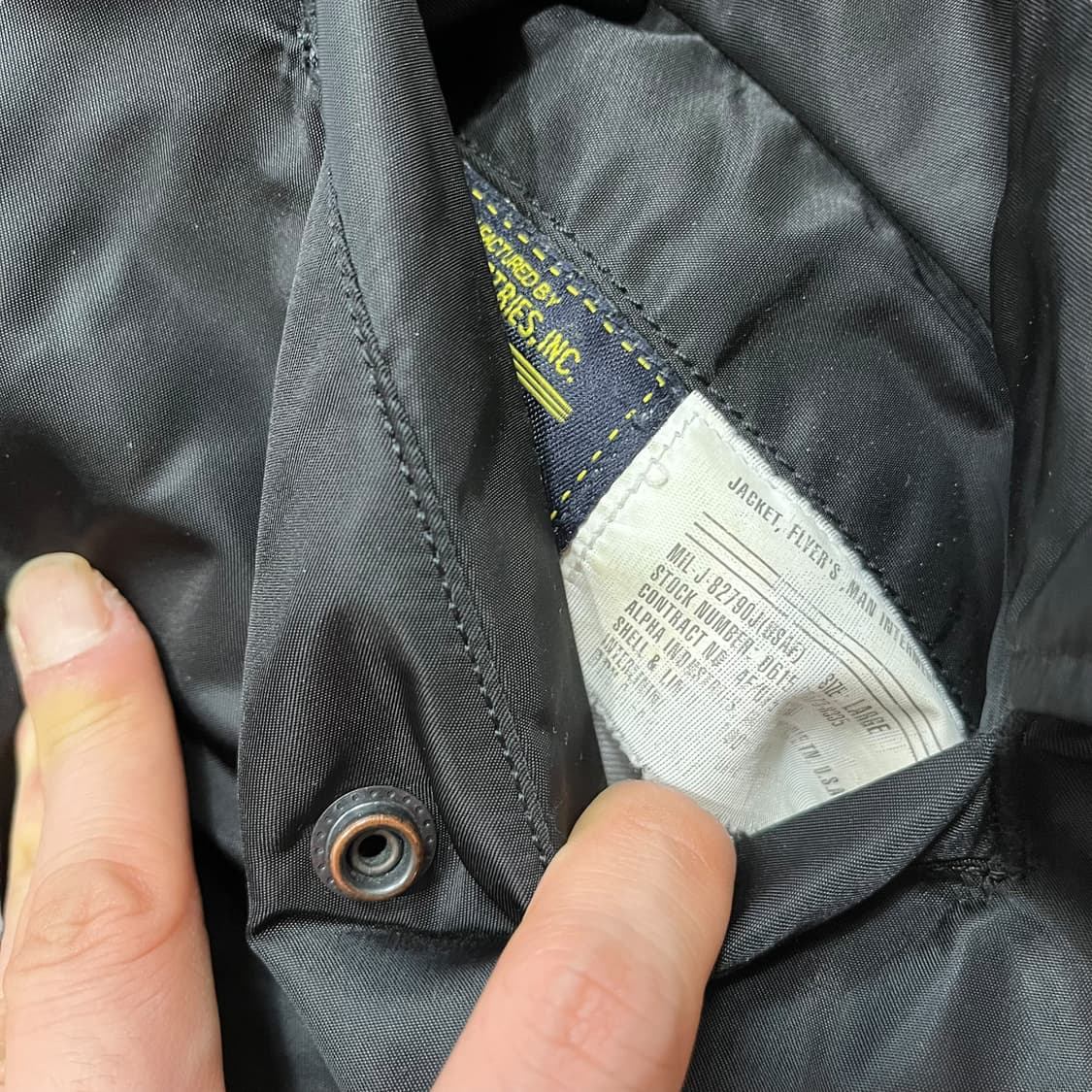 알파 인더스트리 리버시블 Ma-1 다크 슬림 항공점퍼 상품이미지7