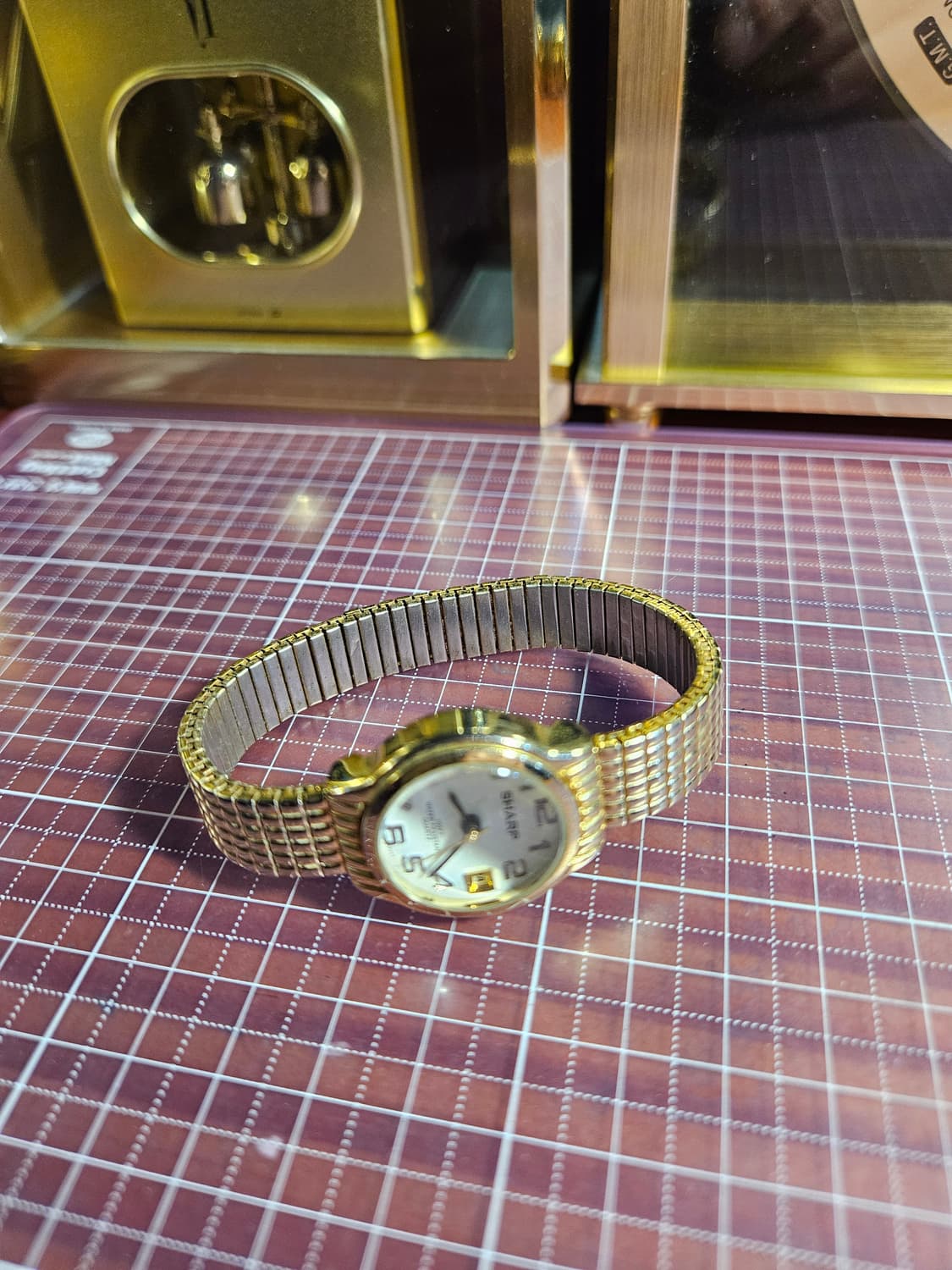 샤프 여성시계 빈티지 금장 쿼츠 데이트  상품이미지5