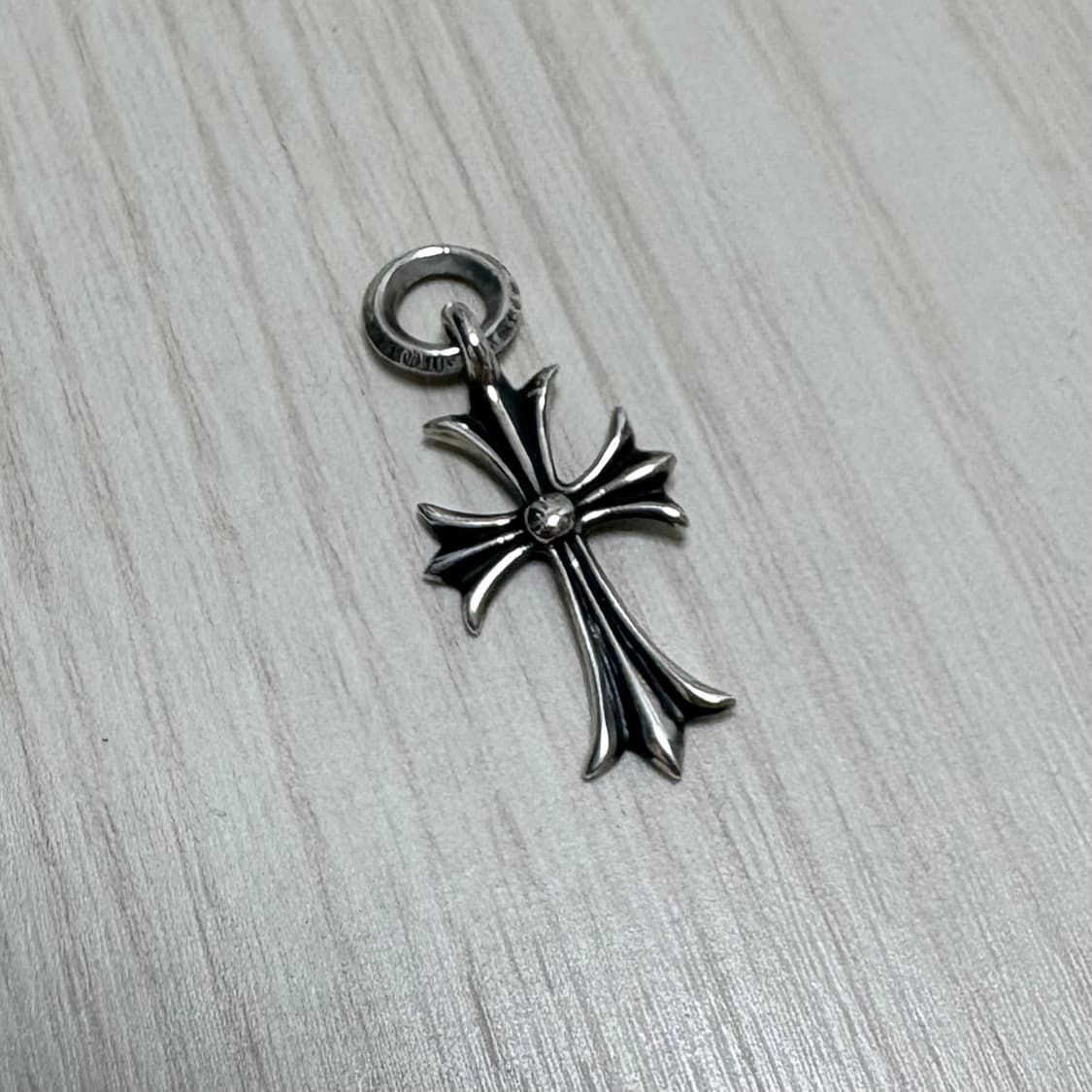 크롬하츠 타이니 크로스 펜던트 상품이미지1