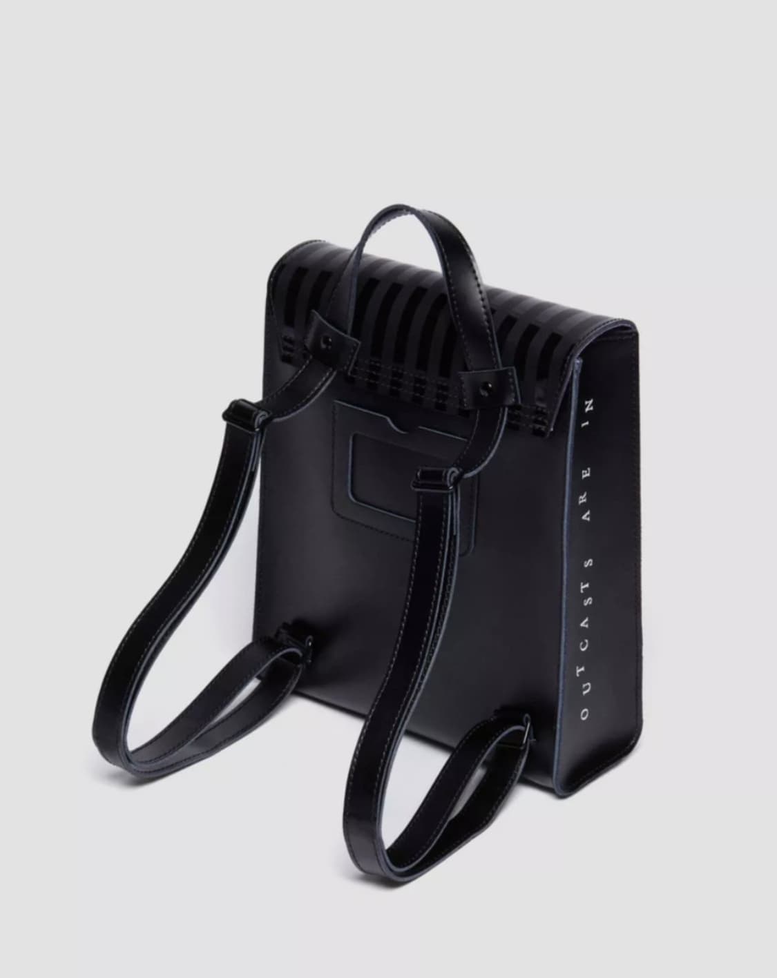 닥터마틴 X 웬즈데이 콜라보 백팩 고스 로리 상품이미지2